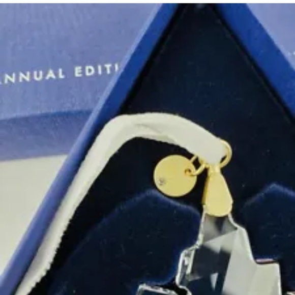 NIB Swarovski A.E Large 2021 Snowflake Crystal Clear Christmas Ornament #5557796 - Picture 5 of 9